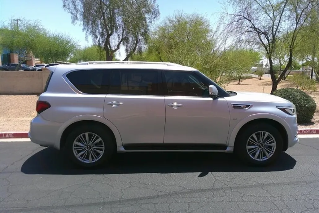 2020 Infiniti QX80 Luxe photo 1