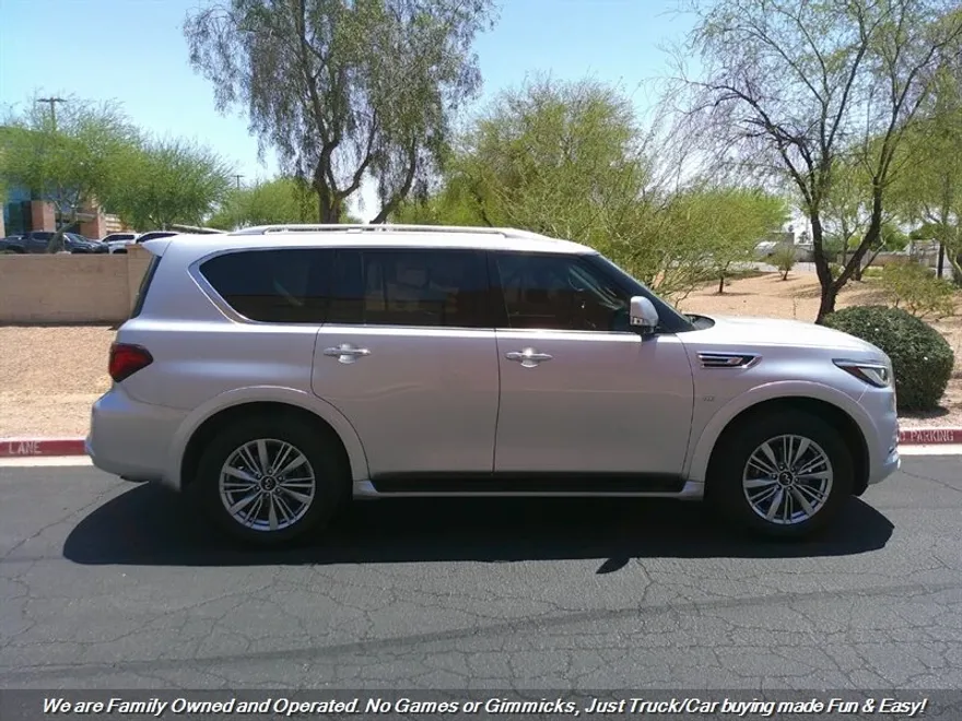 2020 Infiniti QX80 Luxe photo 1