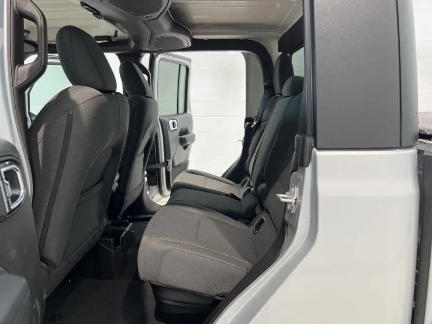 2024 Jeep Gladiator Sport S photo 23