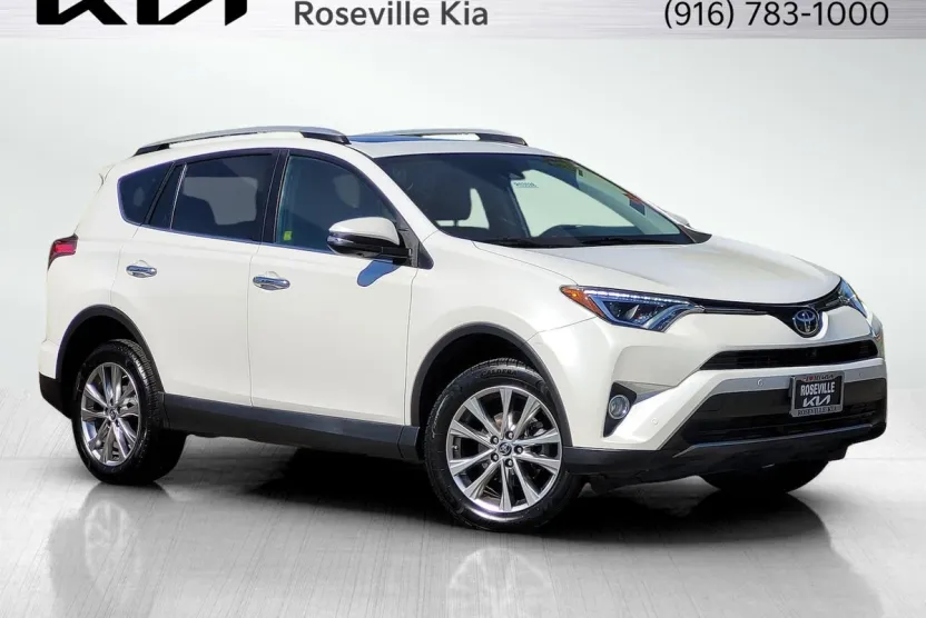 2017 Toyota RAV4 Base photo 1