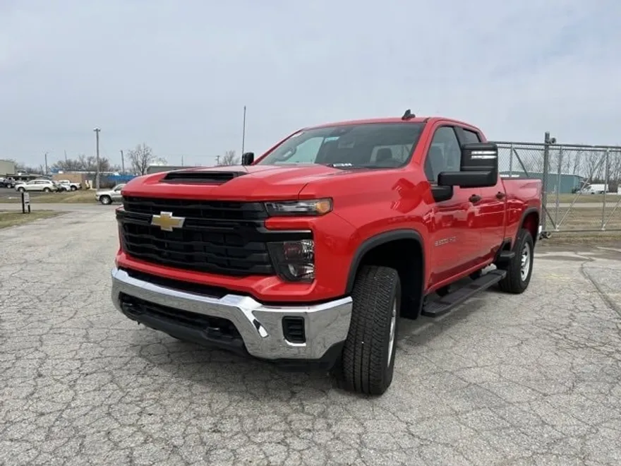 2024 Chevrolet Silverado 2500HD photo 2
