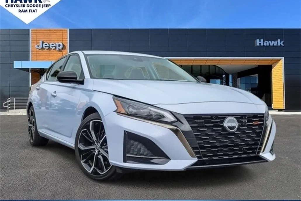 2023 Nissan Altima 2.5 SR photo 1