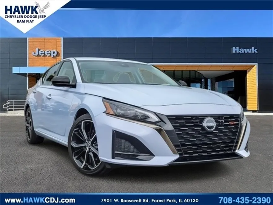 2023 Nissan Altima 2.5 SR photo 1