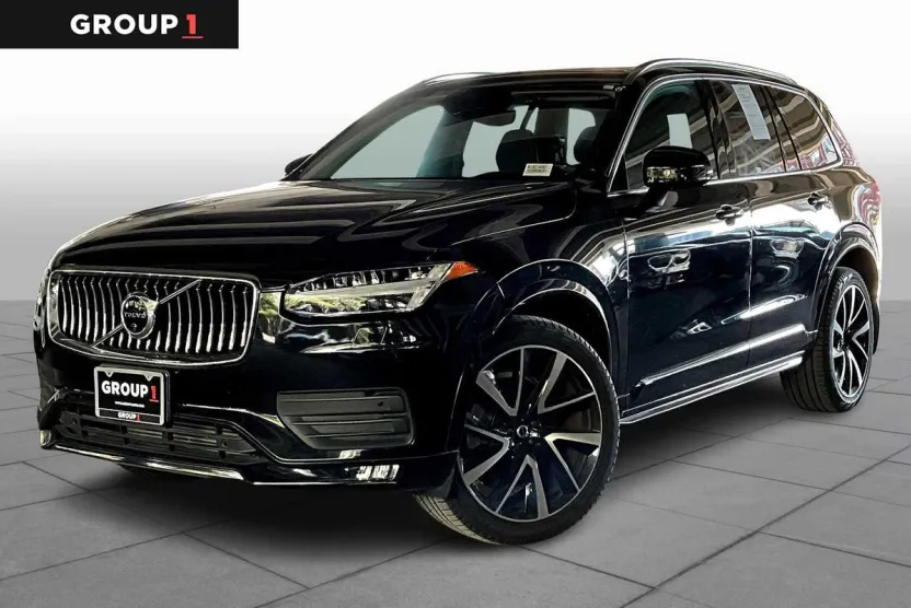 2022 Volvo XC90 Momentum photo 1