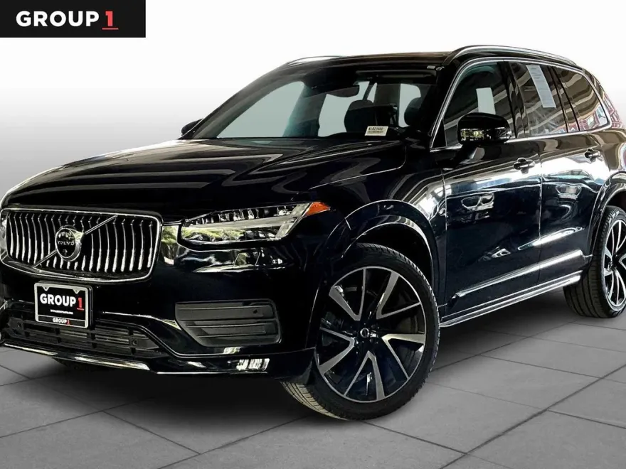 2022 Volvo XC90 Momentum photo 1
