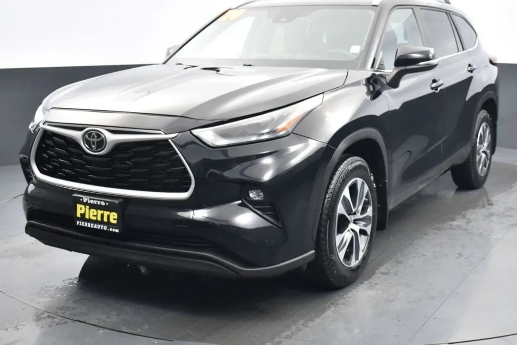 2024 Toyota Highlander XLE photo 1
