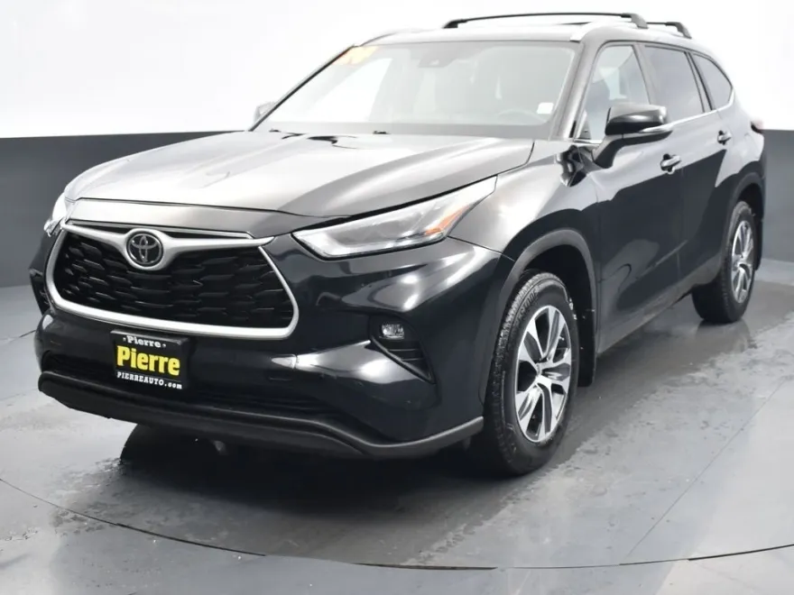 2024 Toyota Highlander XLE photo 1