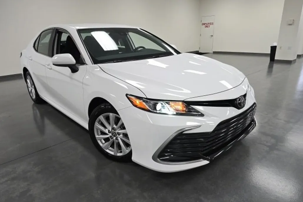 2024 Toyota Camry LE photo 1
