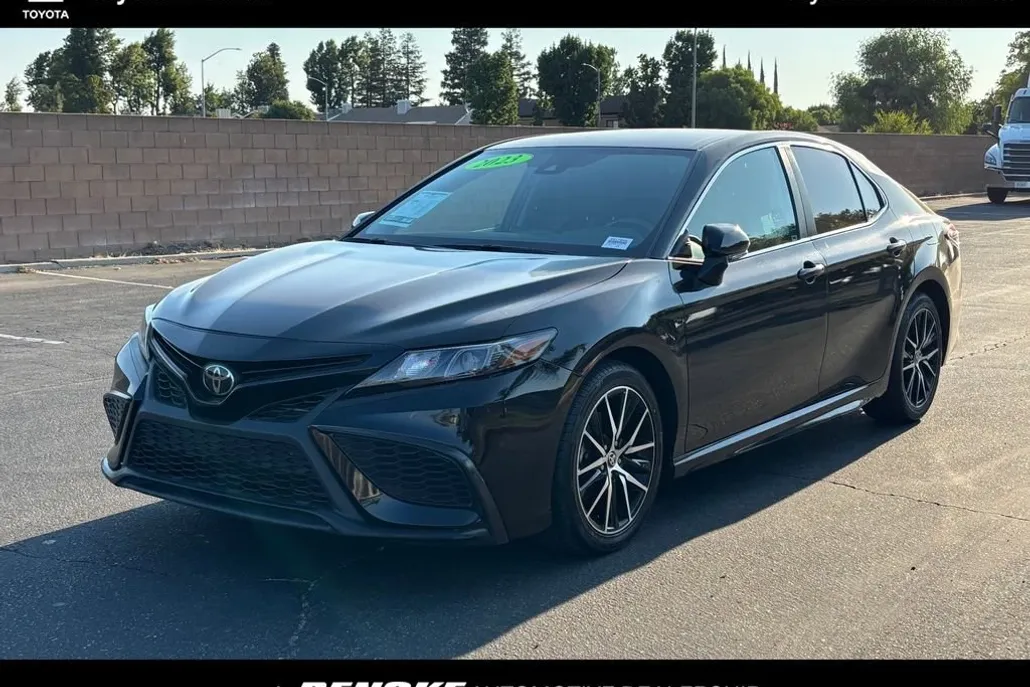 2023 Toyota Camry SE photo 1