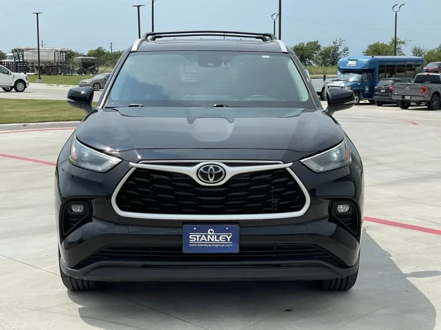 2024 Toyota Highlander XLE photo 1