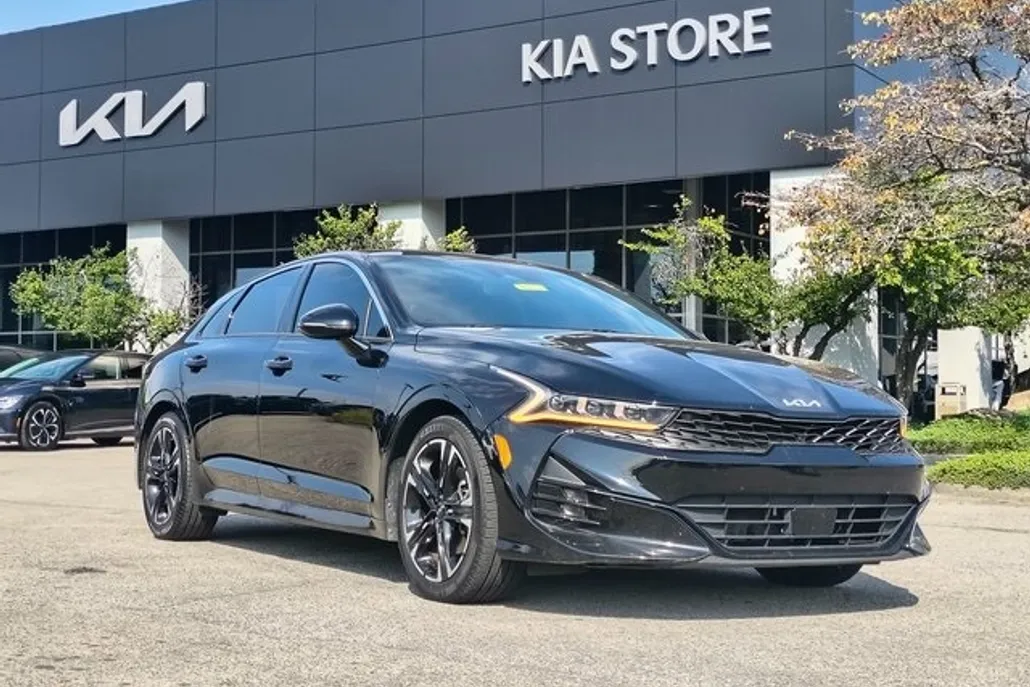 2022 Kia K5 GT-Line photo 1