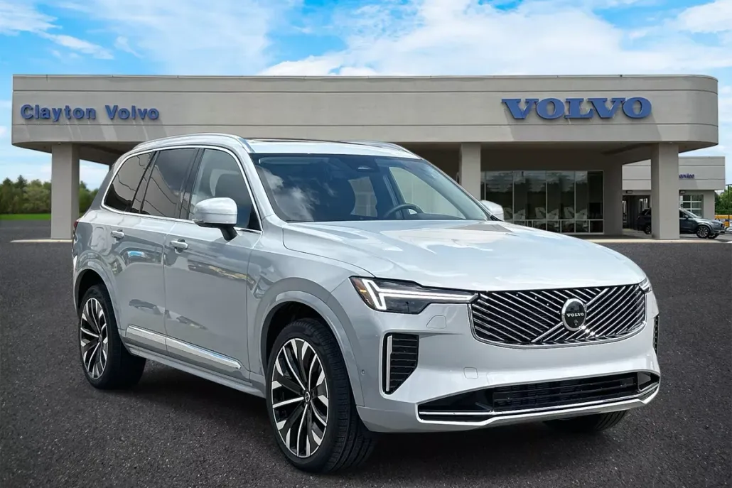 2026 Volvo XC90 Plus AWD photo 1