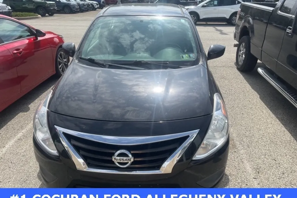 2017 Nissan Versa 1.6 SV photo 1