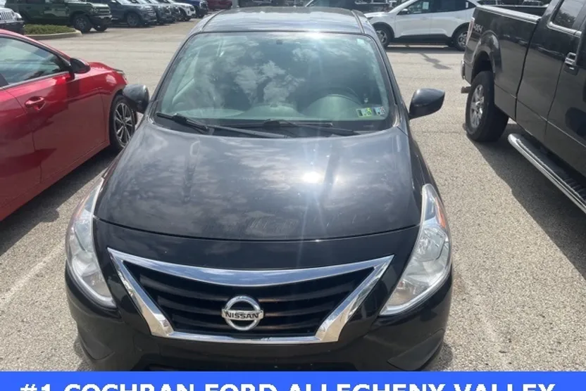 2017 Nissan Versa 1.6 SV photo 1