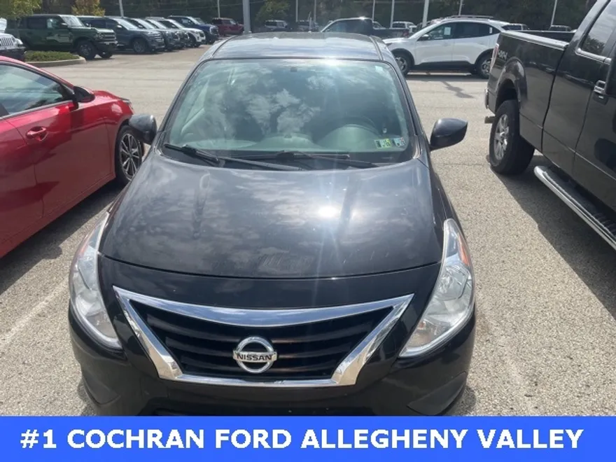 2017 Nissan Versa 1.6 SV photo 1