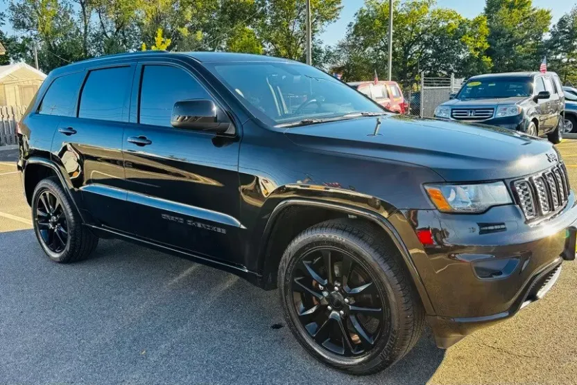 2018 Jeep Grand Cherokee Laredo photo 1