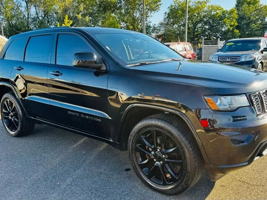 2018 Jeep Grand Cherokee Laredo photo 1