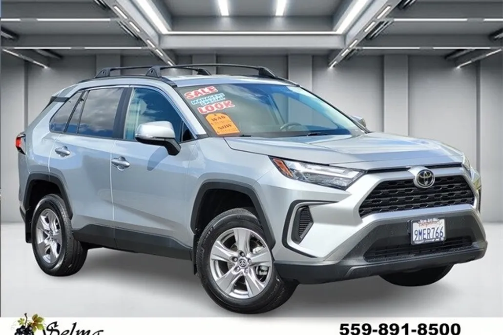 2024 Toyota RAV4 XLE photo 1