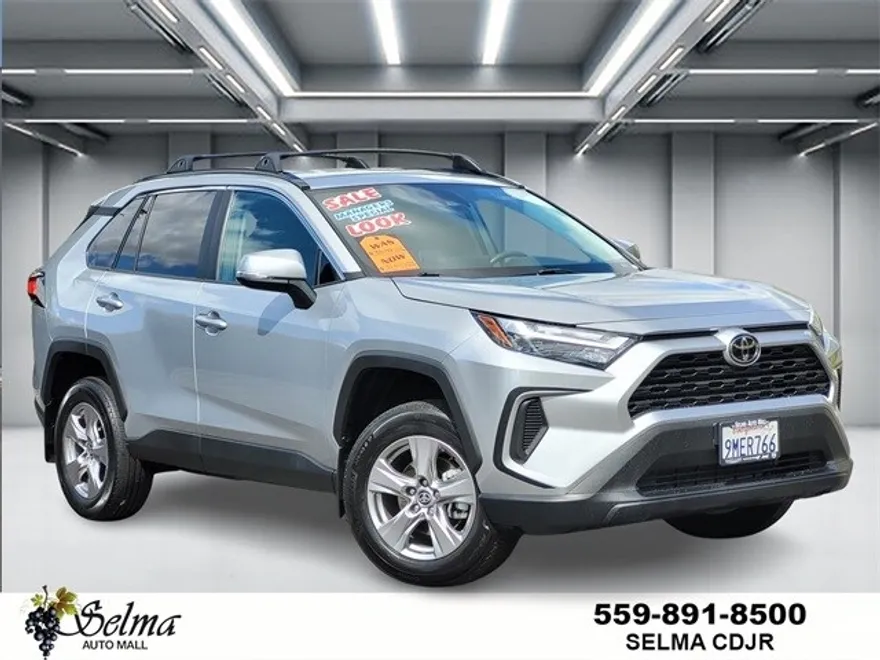 2024 Toyota RAV4 XLE photo 1