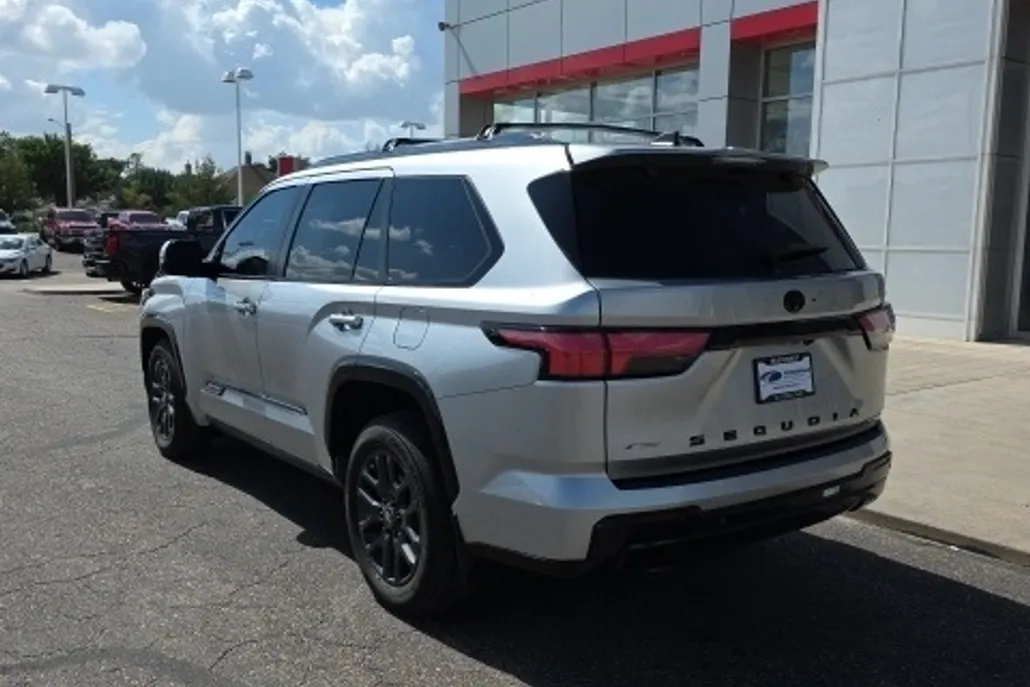 2025 Toyota Sequoia Platinum photo 1