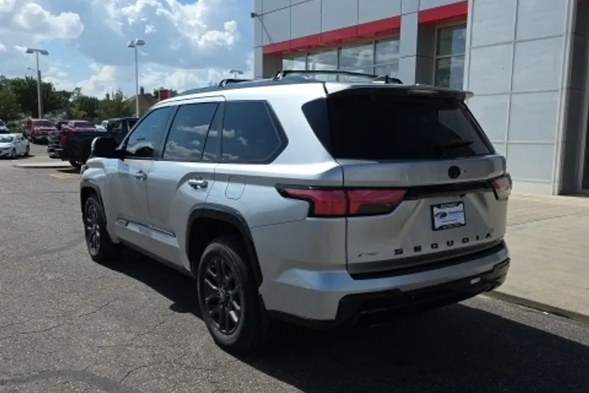 2025 Toyota Sequoia Platinum photo 1