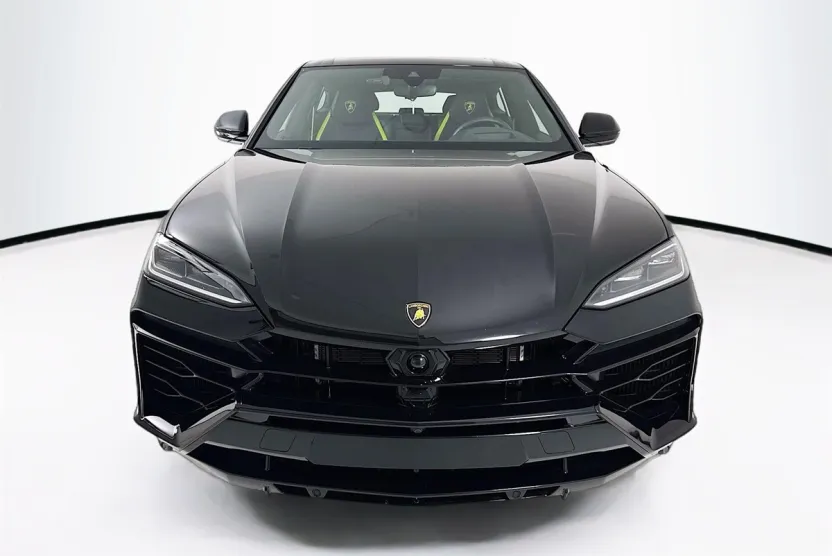 2025 Lamborghini Urus SE photo 1