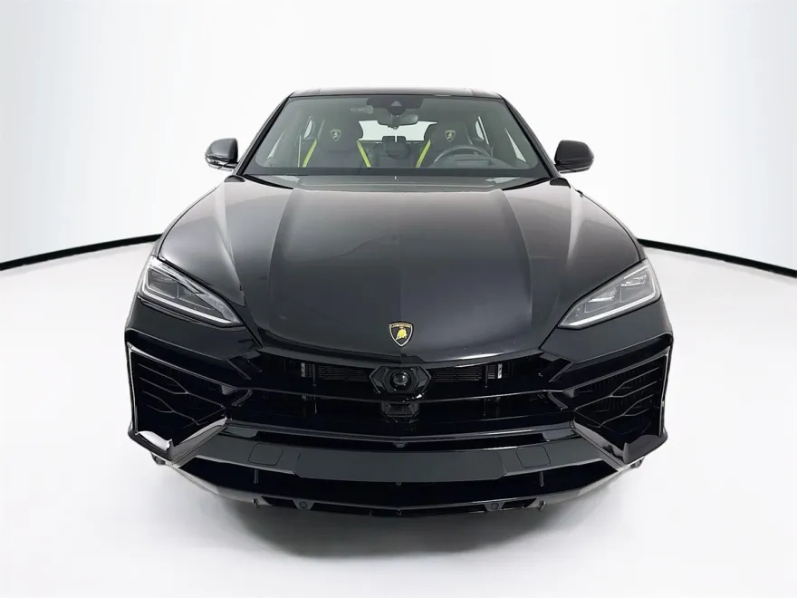 2025 Lamborghini Urus SE photo 1
