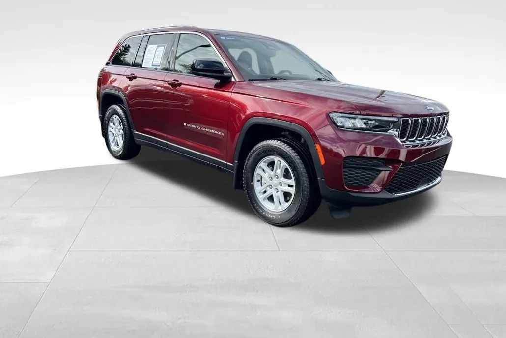2023 Jeep Grand Cherokee Laredo photo 1