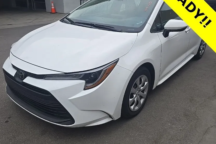 2024 Toyota Corolla LE photo 1
