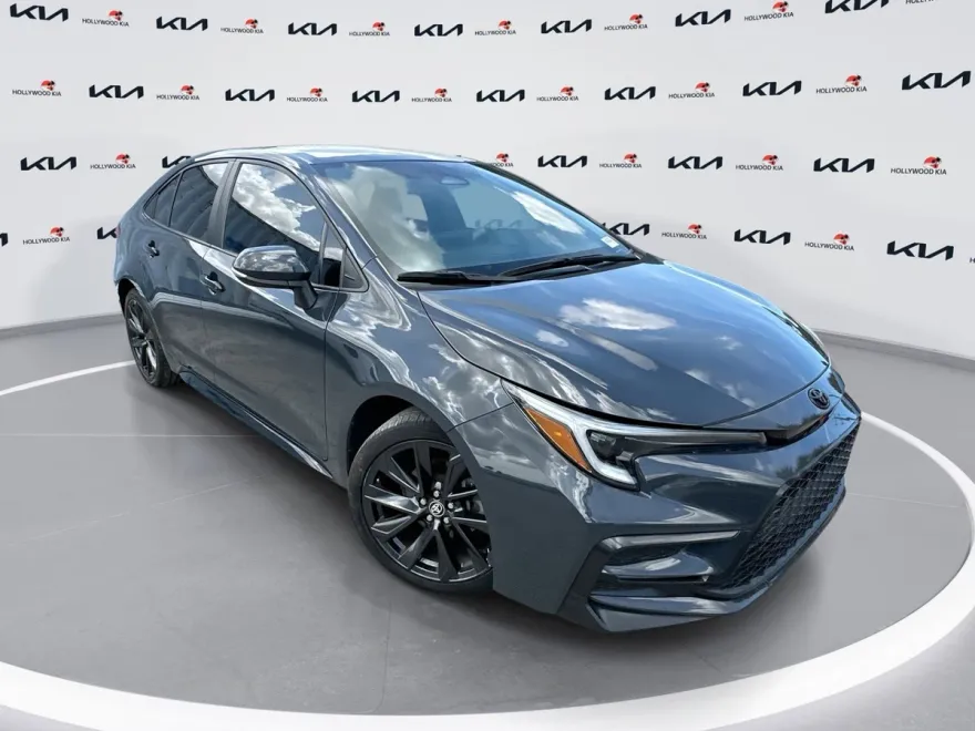 2023 Toyota Corolla SE photo 1