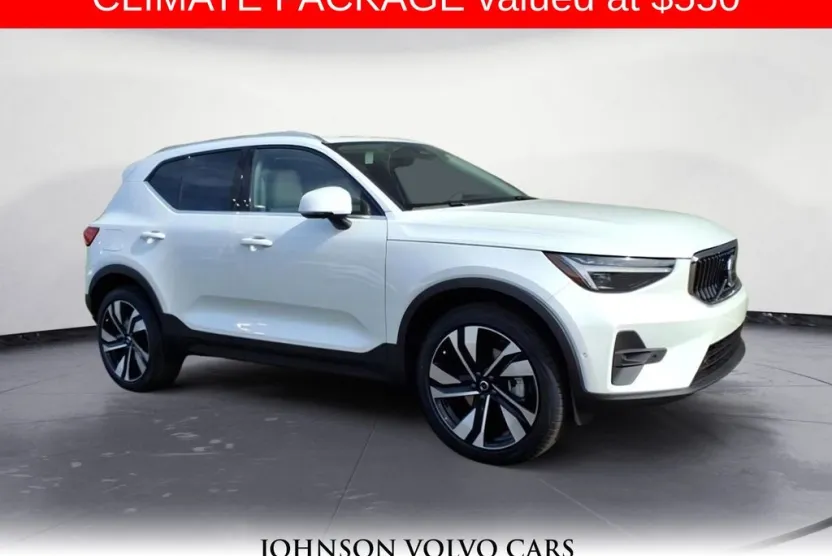 2025 Volvo XC40 photo 1