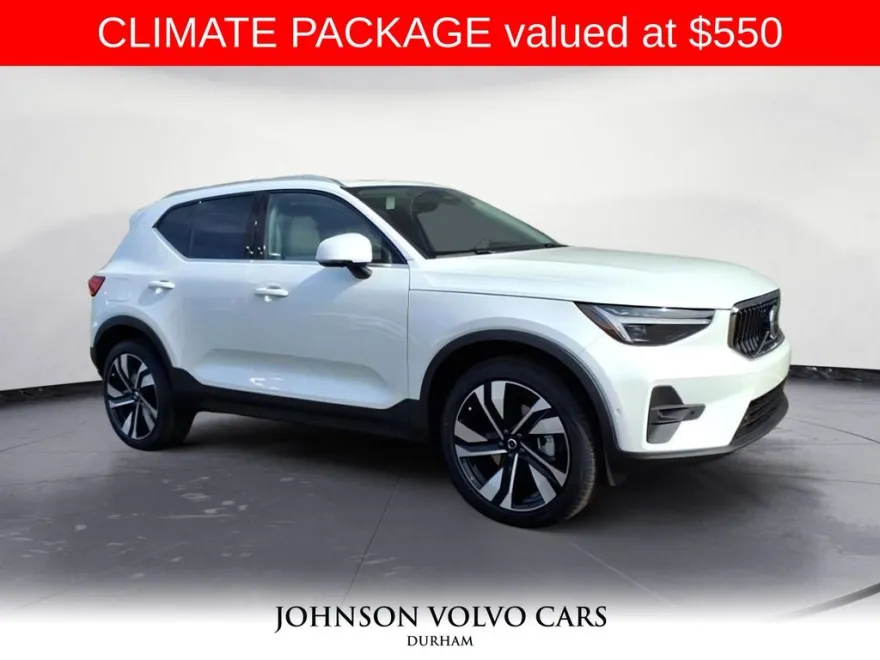 2025 Volvo XC40 photo 1