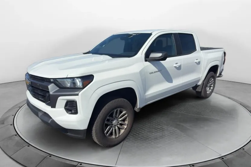 2024 Chevrolet Colorado LT photo 1