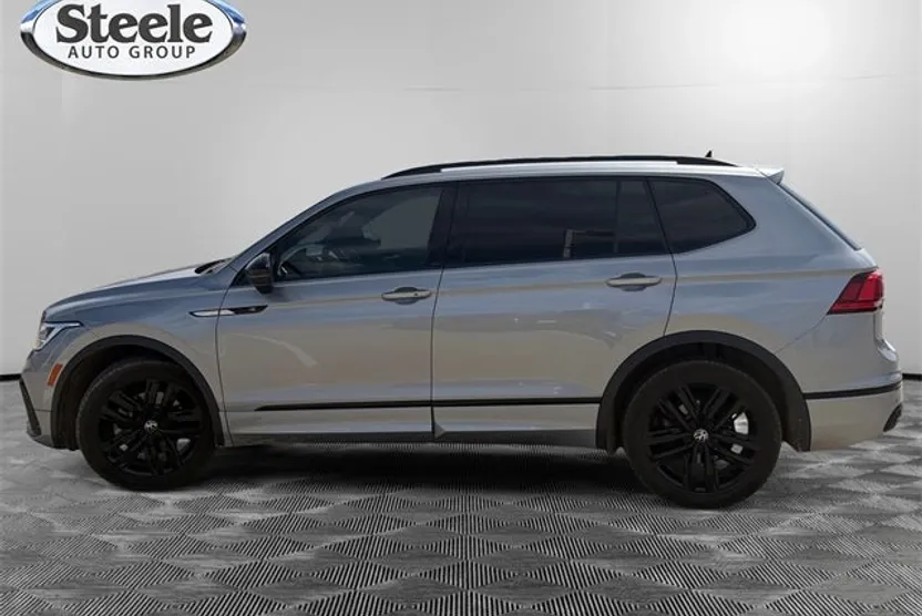2022 Volkswagen Tiguan SE R-Line Black photo 1
