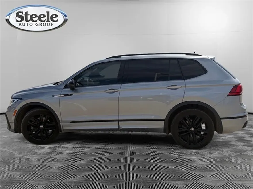 2022 Volkswagen Tiguan SE R-Line Black photo 1