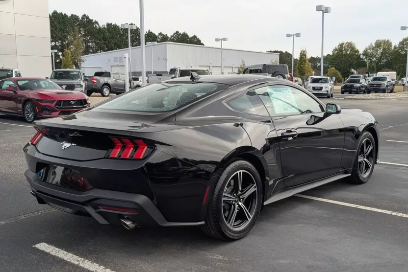 2025 Ford Mustang EcoBoost photo 1