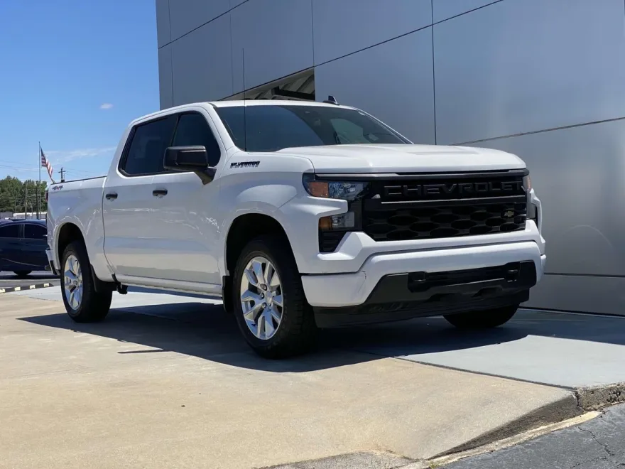 2024 Chevrolet Silverado 1500 Custom photo 1