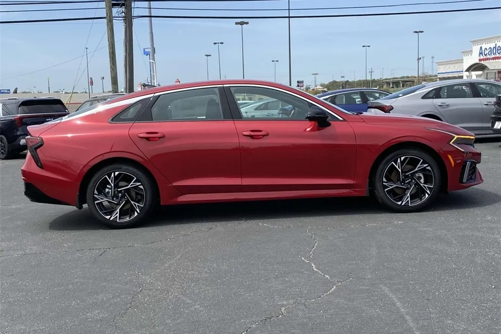 2025 Kia K5 GT-Line photo 1
