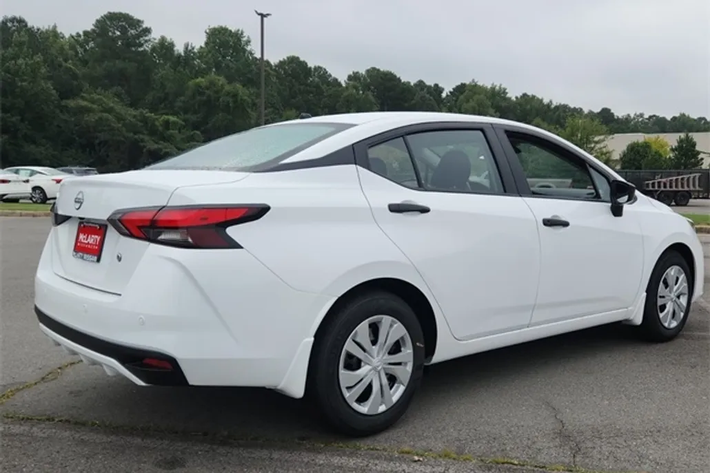 2025 Nissan Versa S photo 1