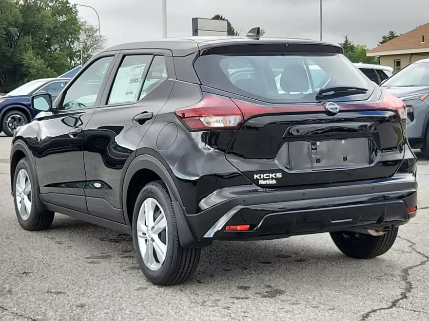 2025 Nissan Kicks Play S photo 1