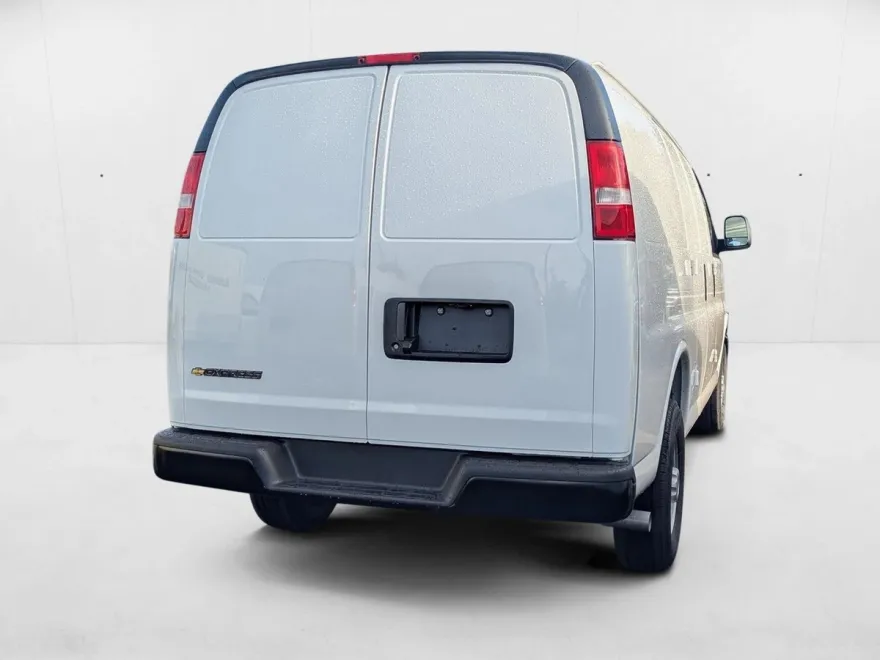 2025 Chevrolet Express Cargo 2500 photo 1