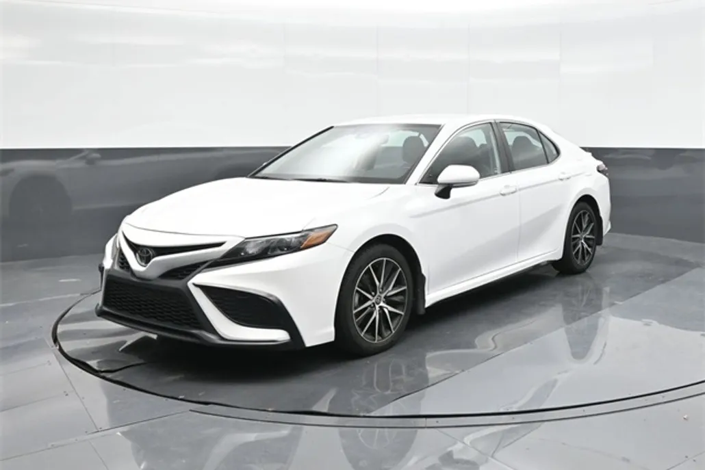2023 Toyota Camry SE photo 1