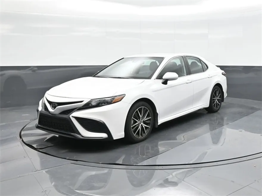 2023 Toyota Camry SE photo 1
