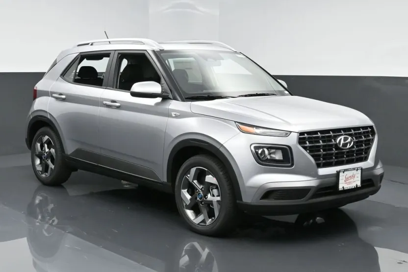 2024 Hyundai Venue SEL photo 1