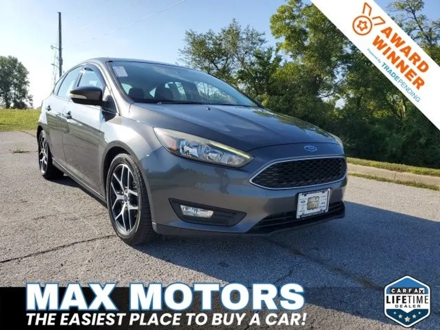2017 Ford Focus SEL photo 1