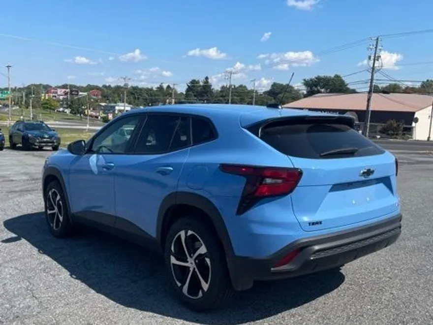 2024 Chevrolet Trax photo 1