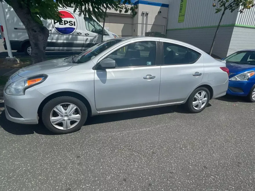 2016 Nissan Versa 1.6 SV photo 1