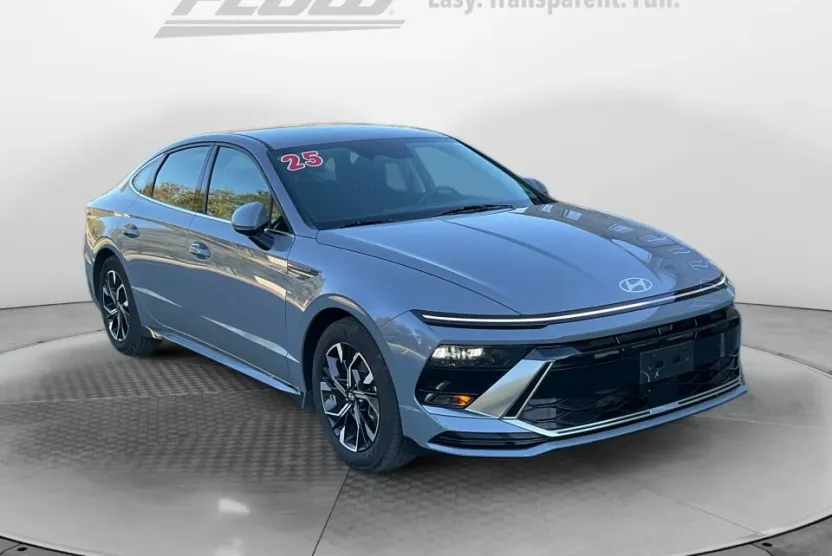 2025 Hyundai Sonata SEL photo 1