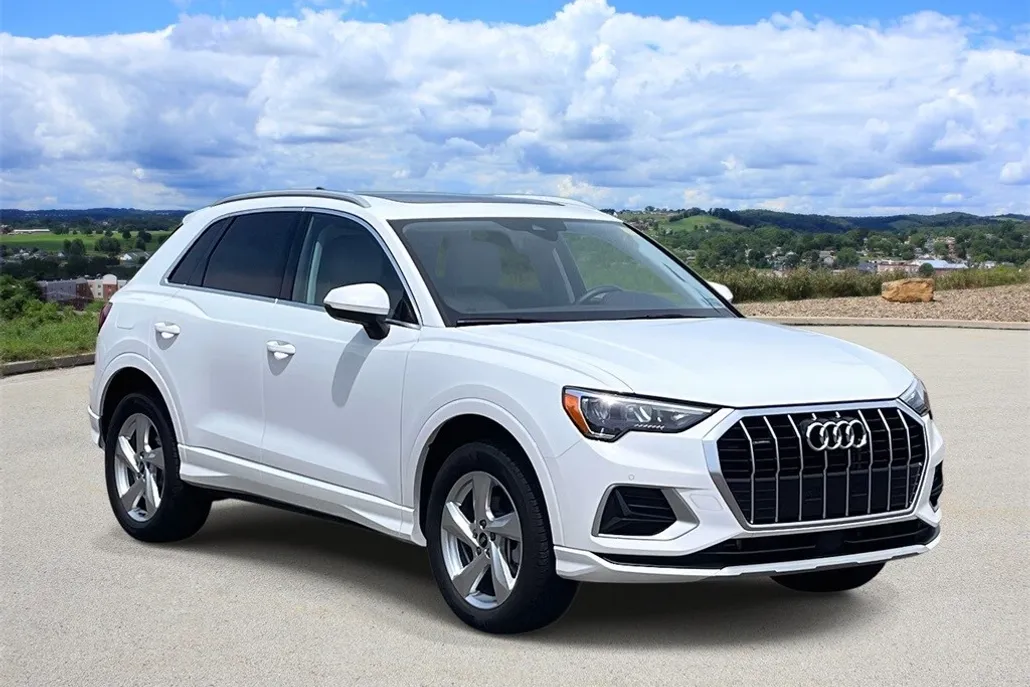 2022 Audi Q3 Premium photo 1