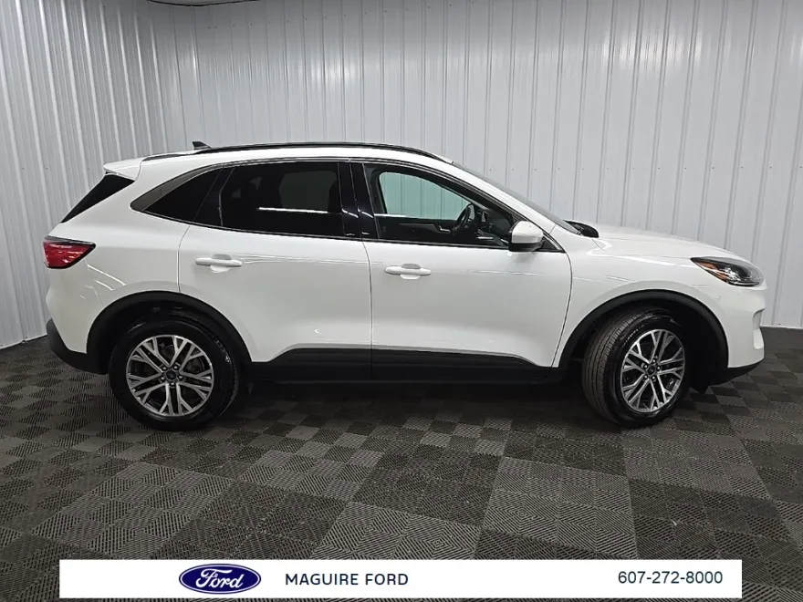 2022 Ford Escape SEL photo 1